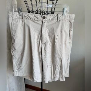 Alfani Men's Cream Flat Front Shorts